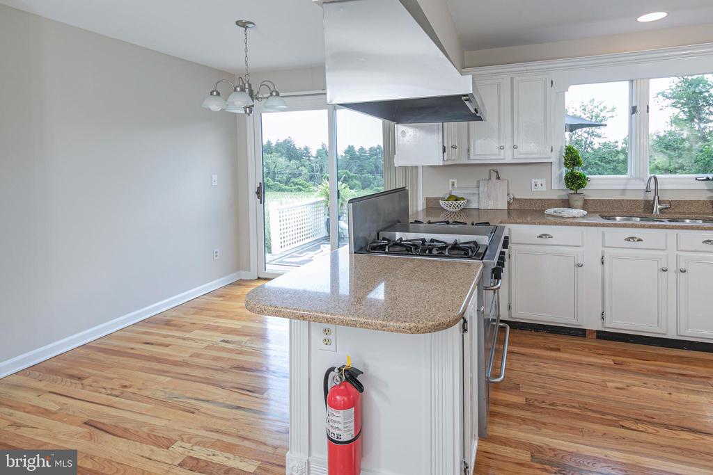 7 COVENTRY FARM LN