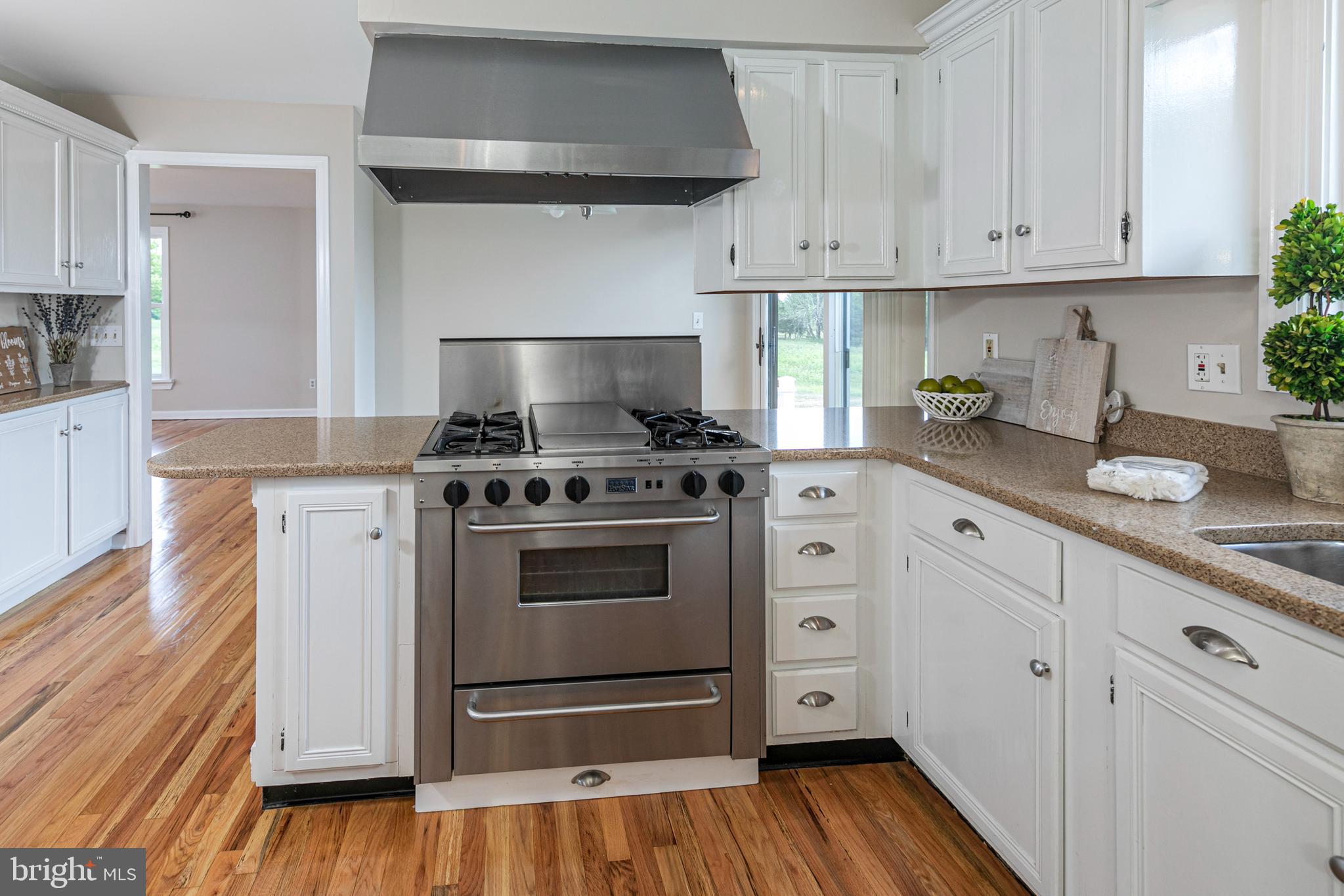 7 COVENTRY FARM LN