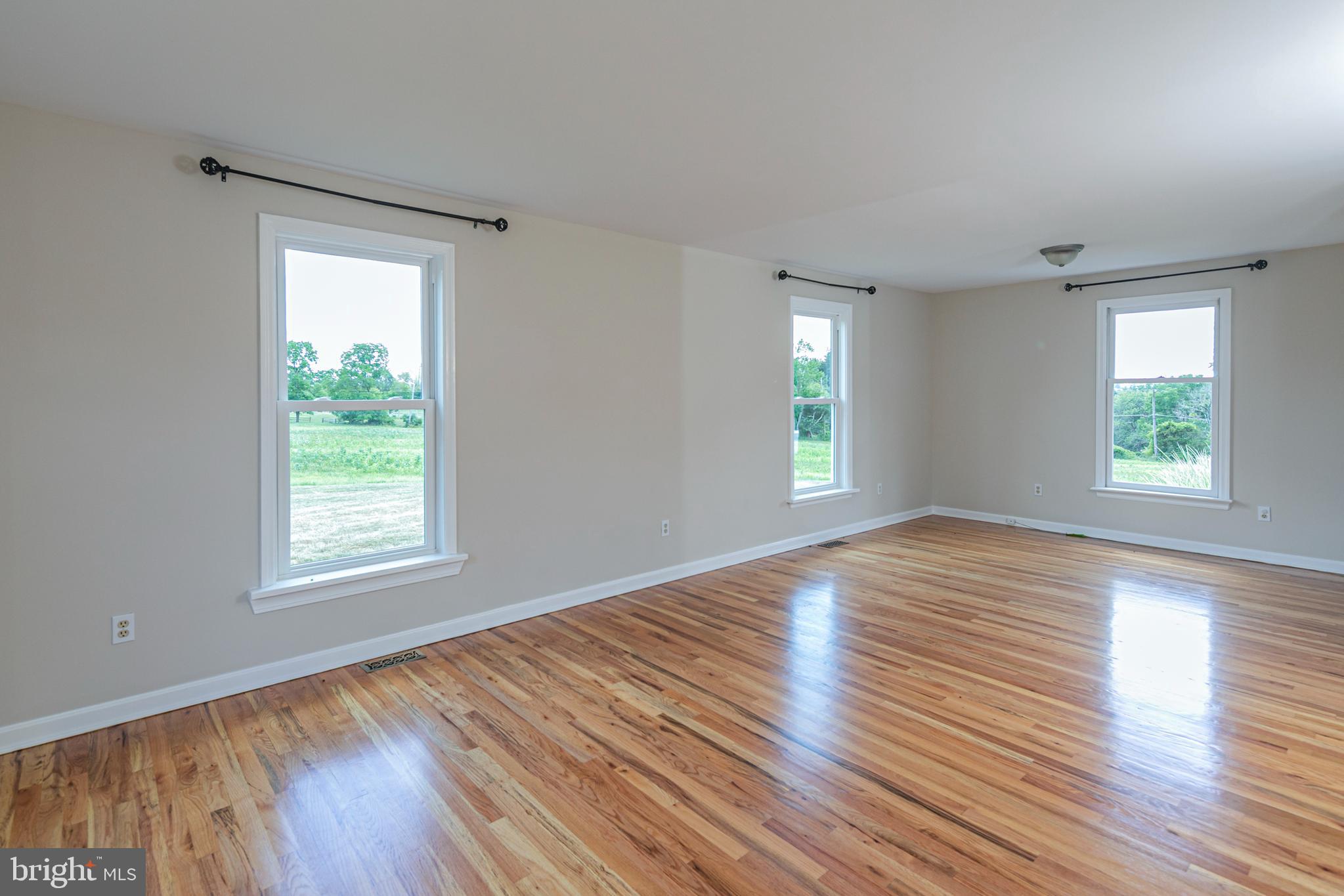 7 COVENTRY FARM LN