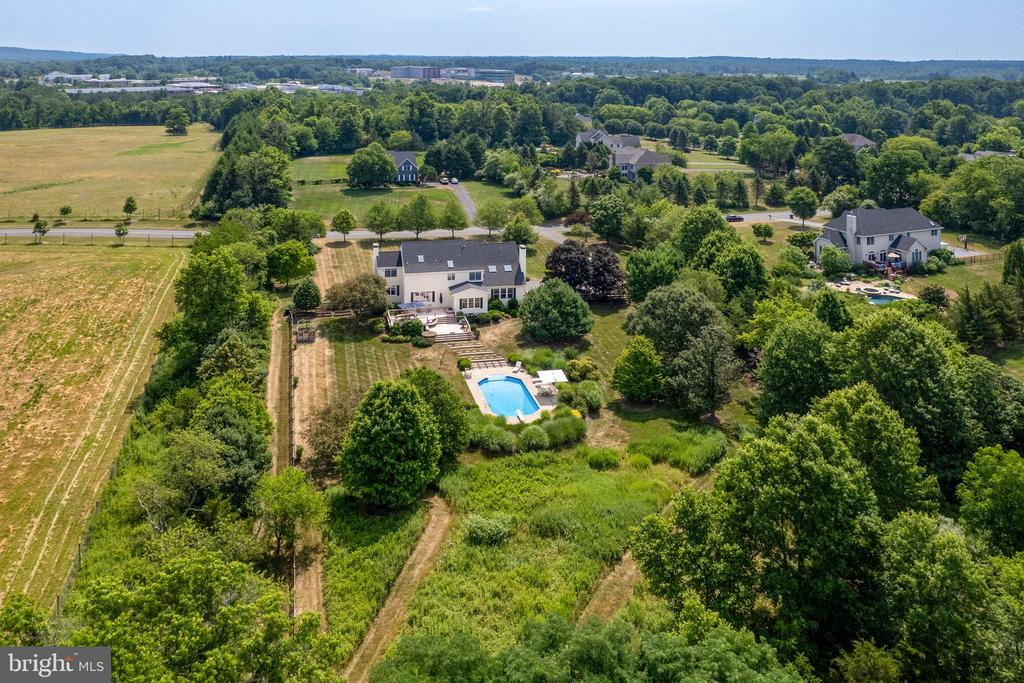 21 Willow Creek Dr