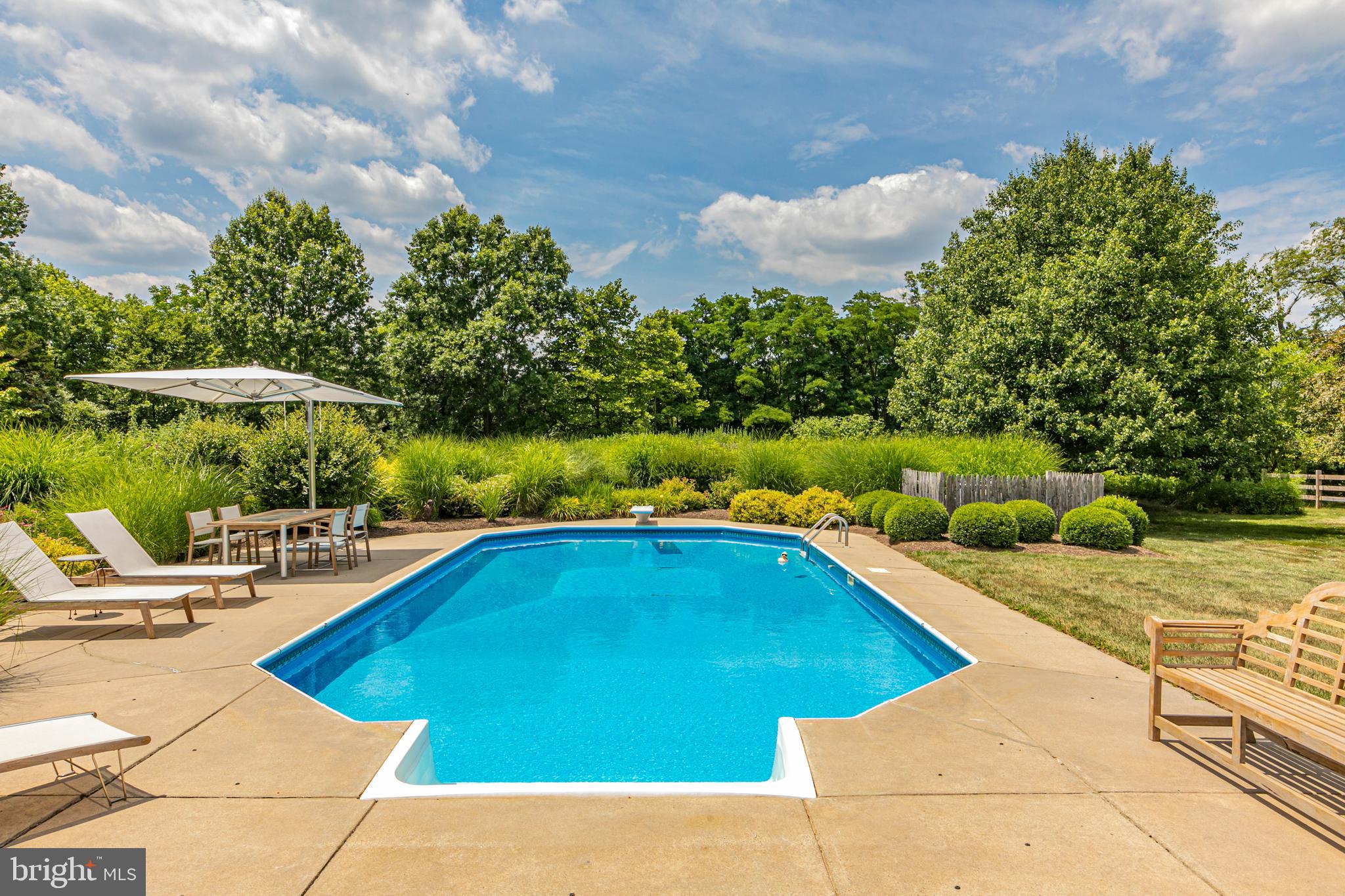 21 Willow Creek Dr