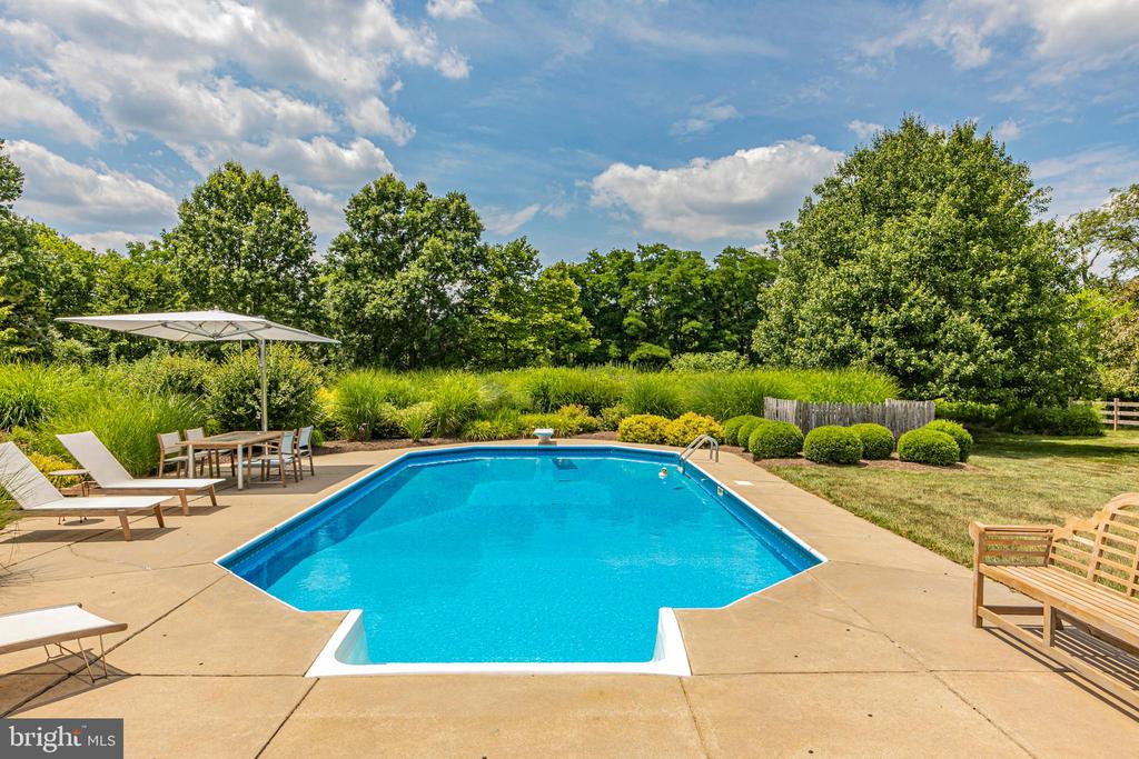 21 Willow Creek Dr