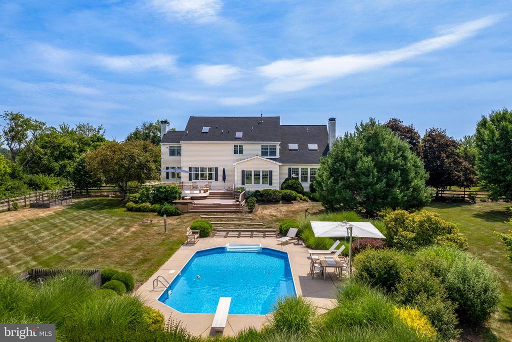 21 Willow Creek Dr