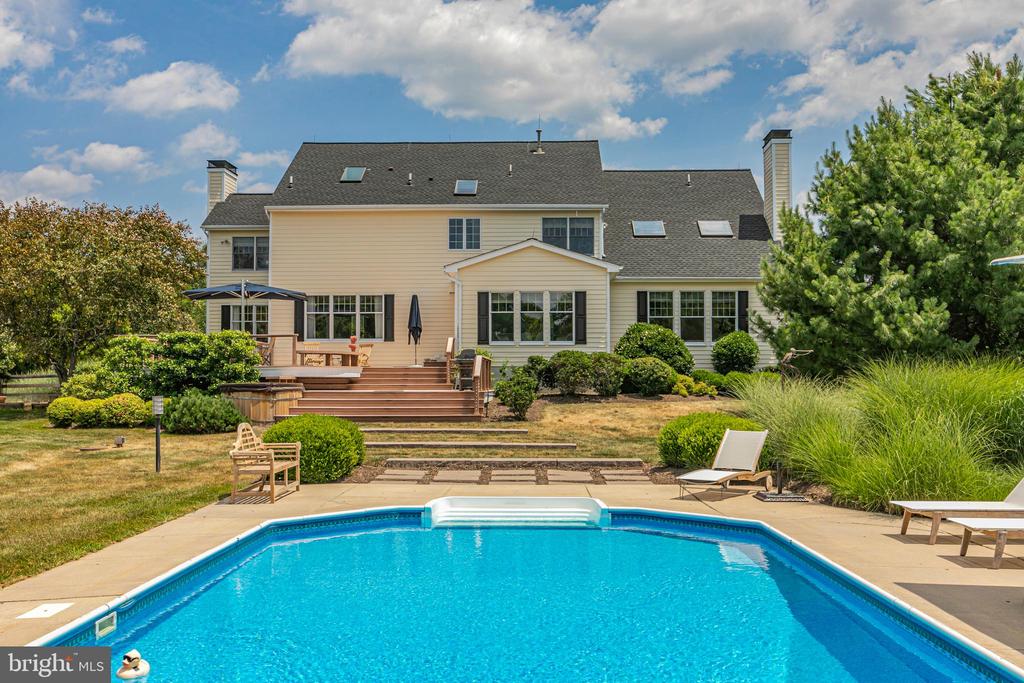 21 Willow Creek Dr