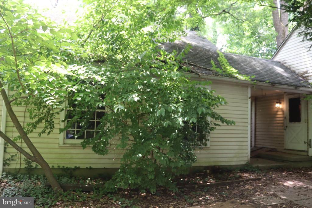 660 Lake Dr