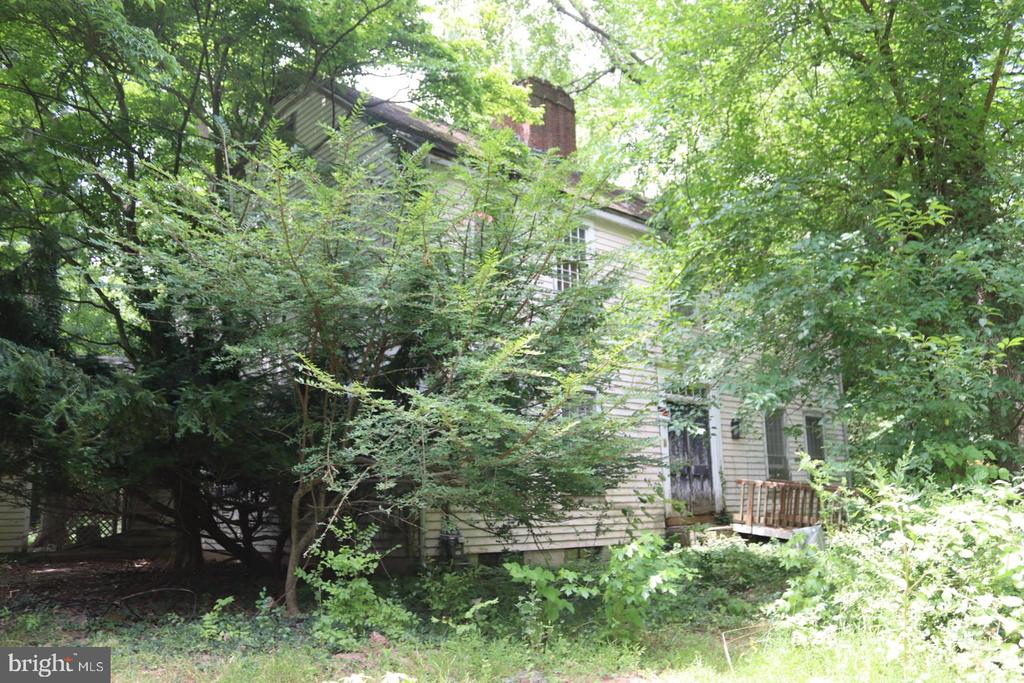 660 Lake Dr