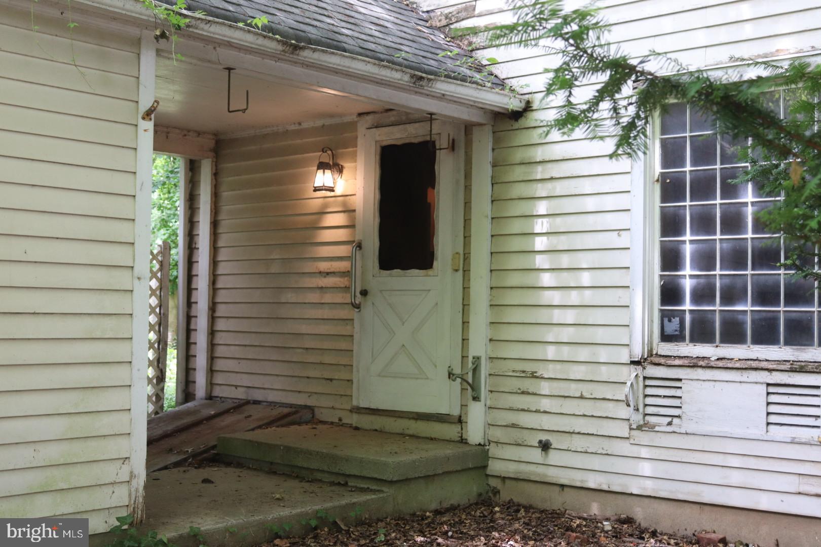 660 Lake Dr
