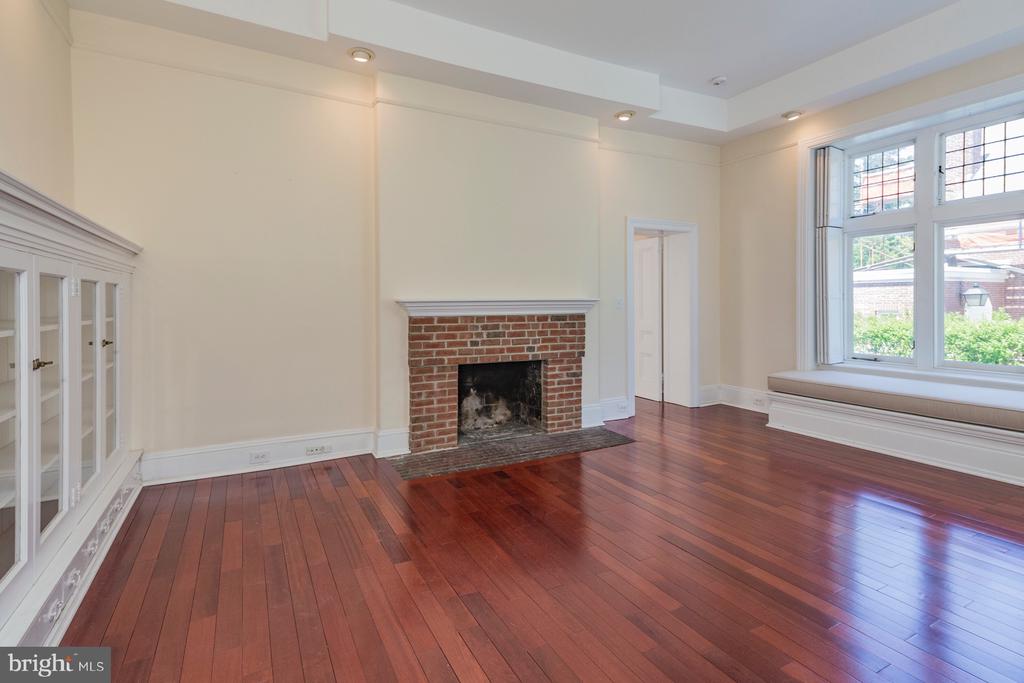 10 BAYARD LN #4