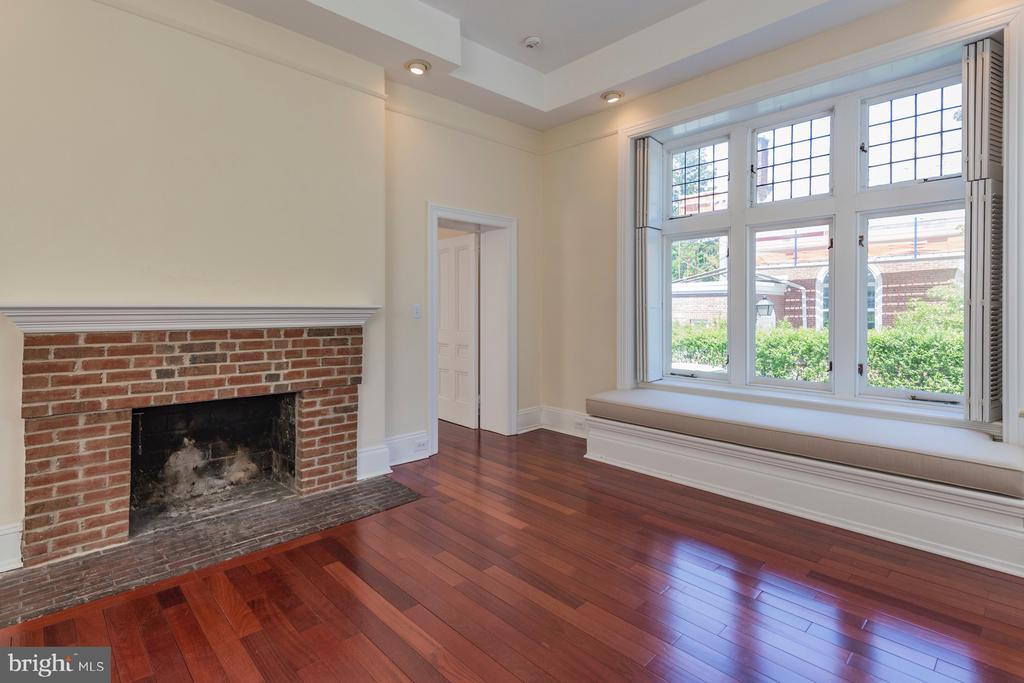 10 BAYARD LN #4