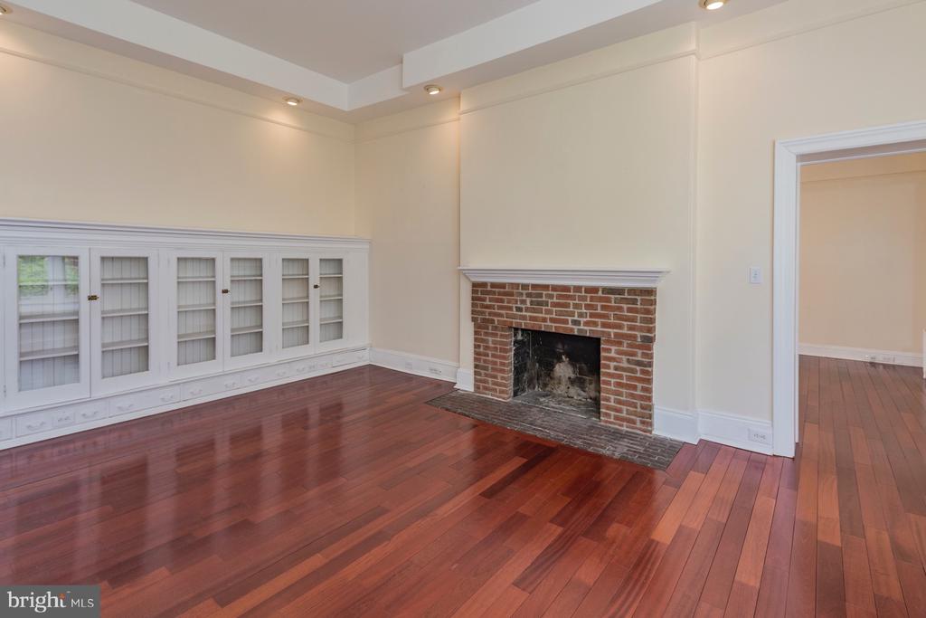10 BAYARD LN #4