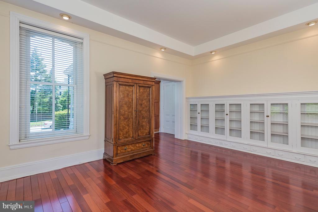10 BAYARD LN #4