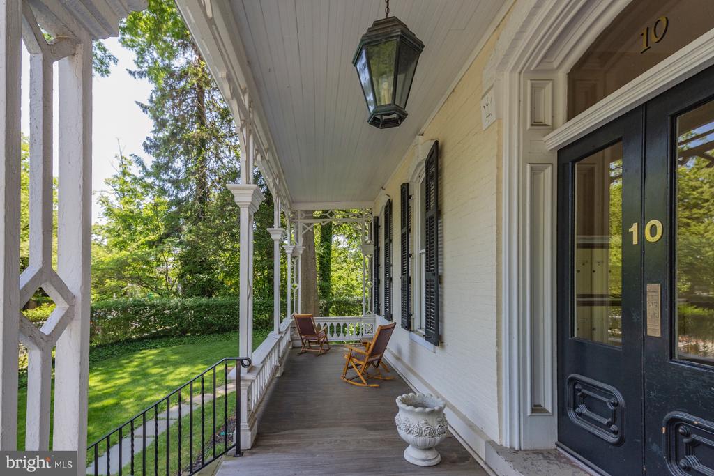 10 BAYARD LN #4