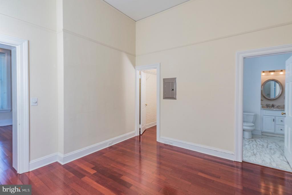 10 BAYARD LN #4
