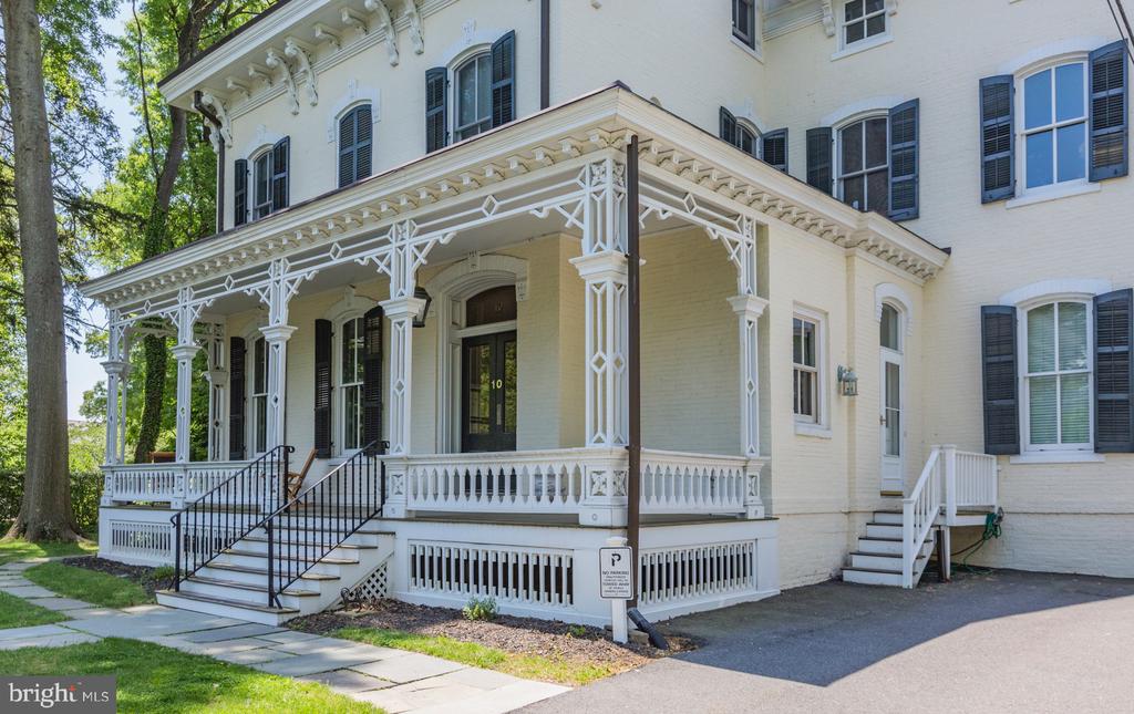 10 BAYARD LN #4