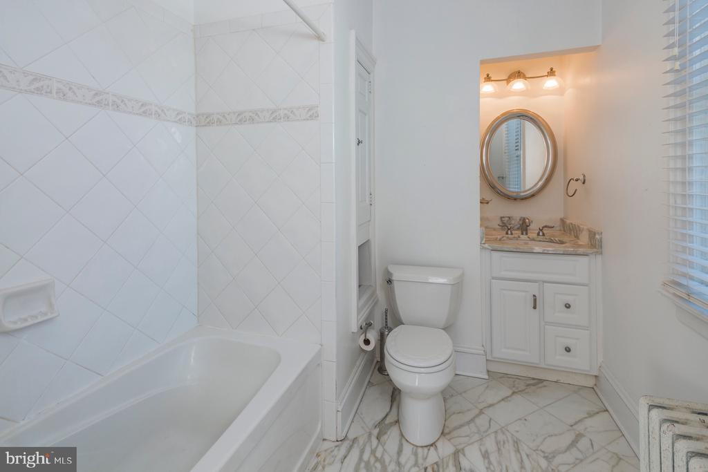 10 BAYARD LN #4