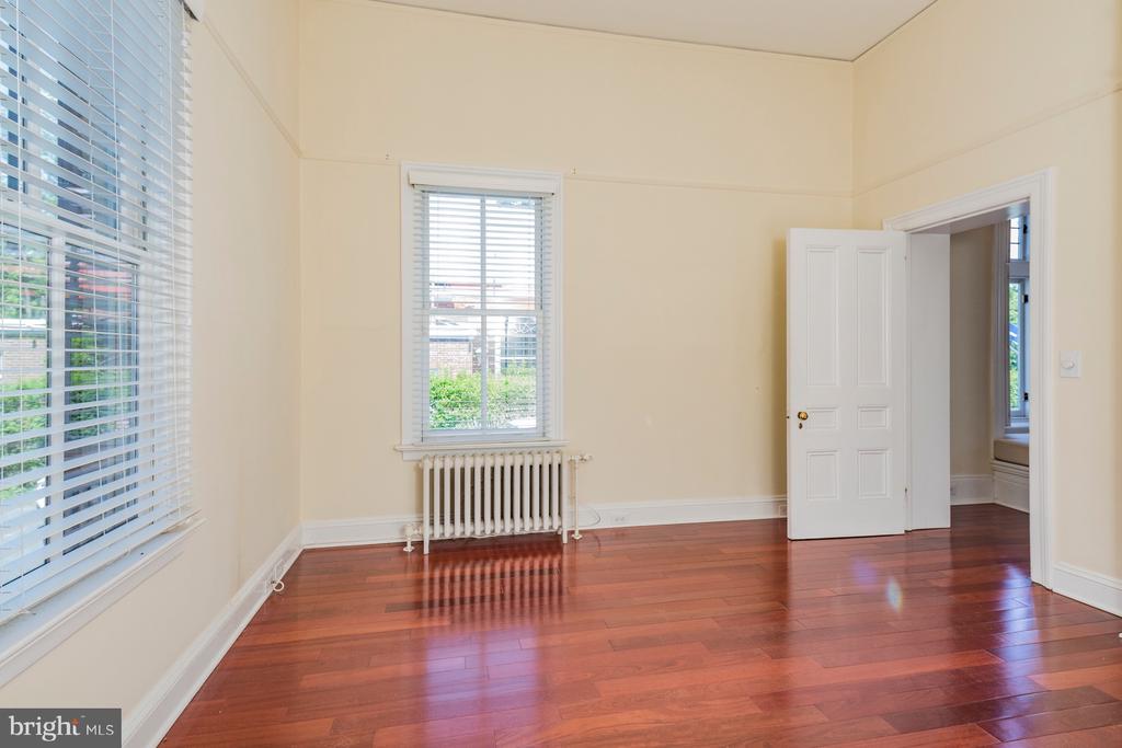 10 BAYARD LN #4