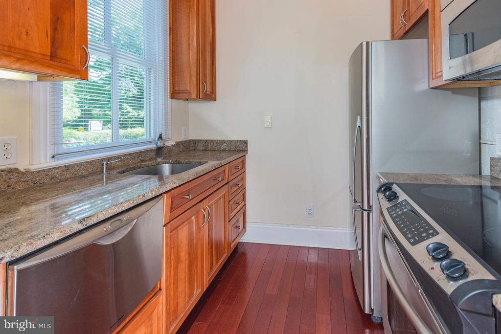 10 BAYARD LN #4