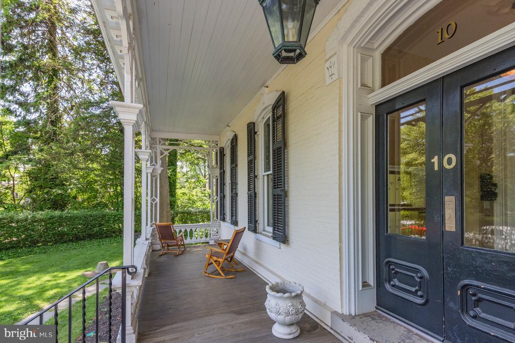 10 BAYARD LN #4