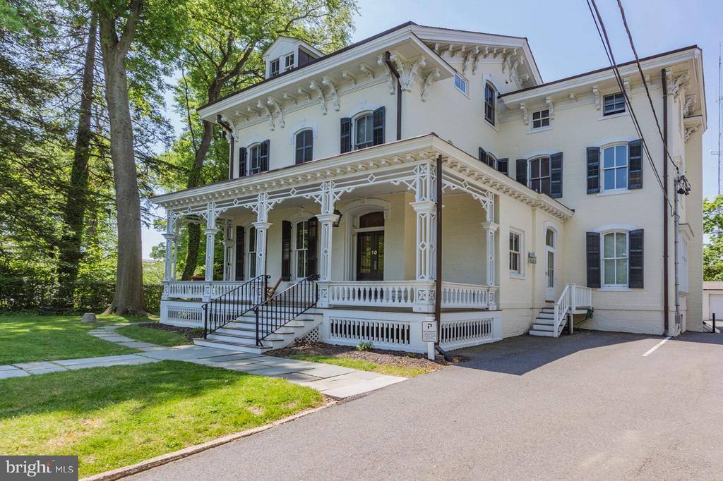 10 BAYARD LN #4
