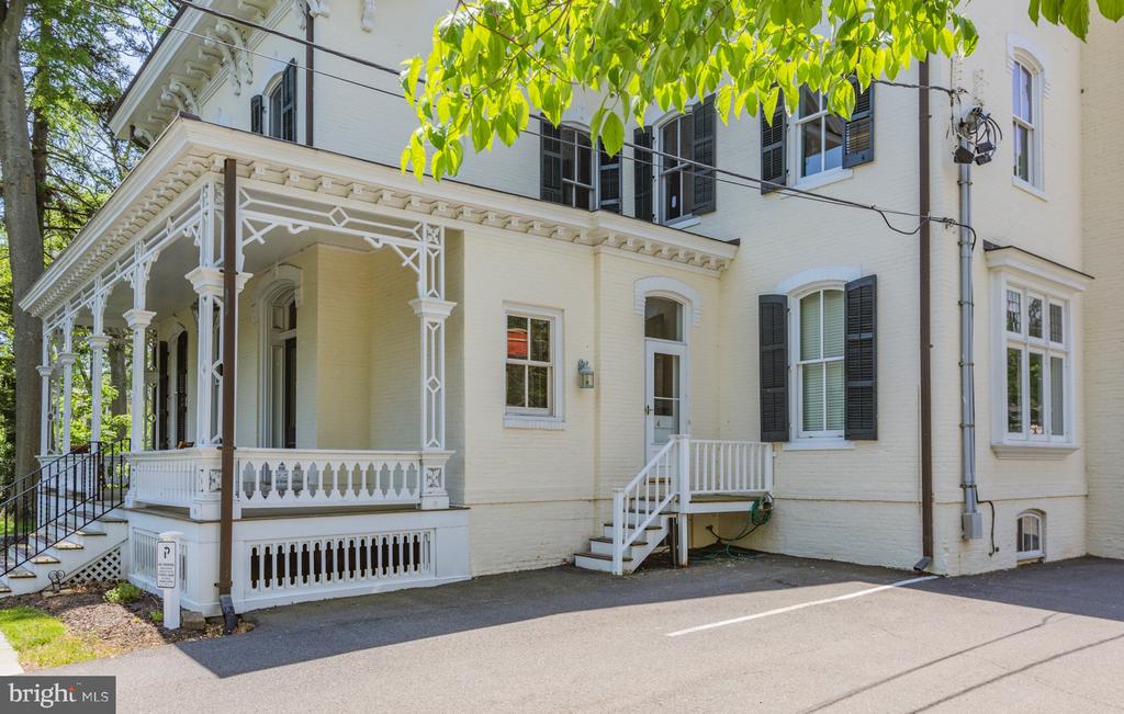 10 BAYARD LN #4