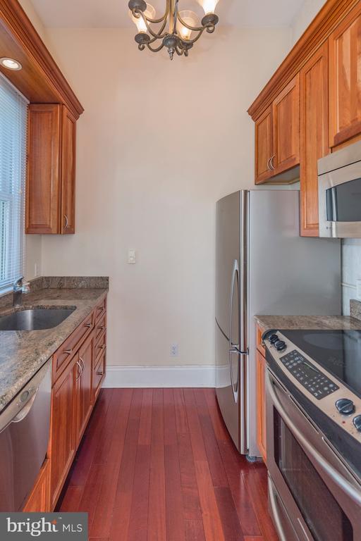 10 BAYARD LN #4