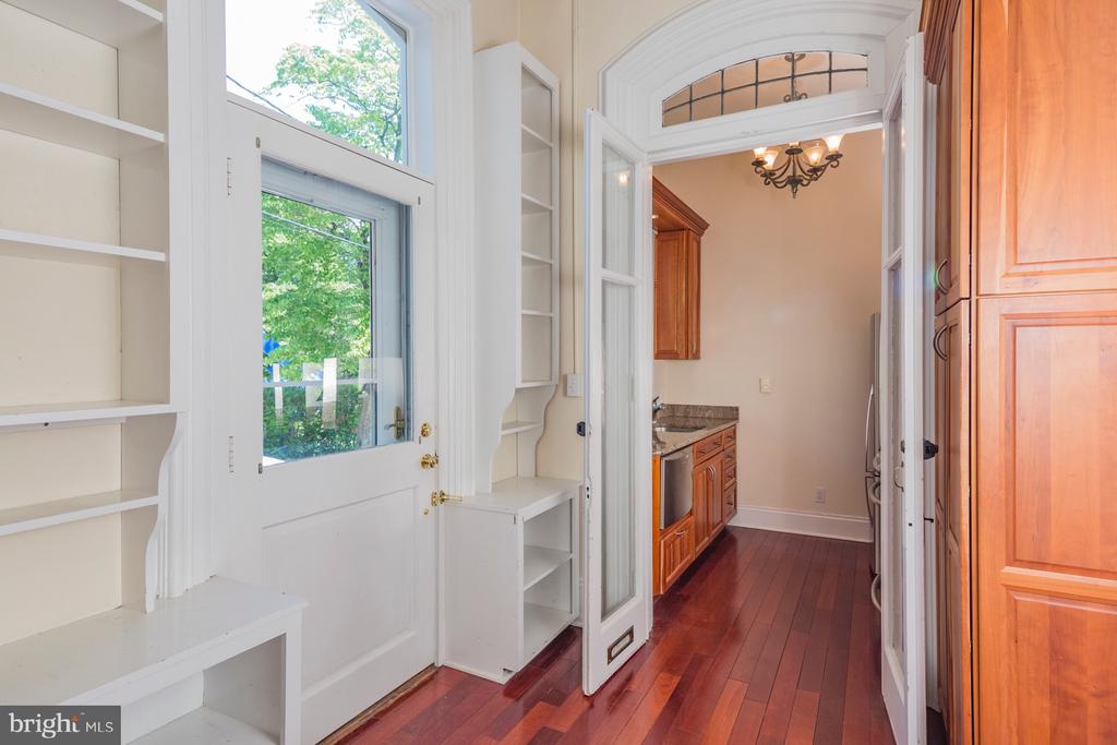 10 BAYARD LN #4