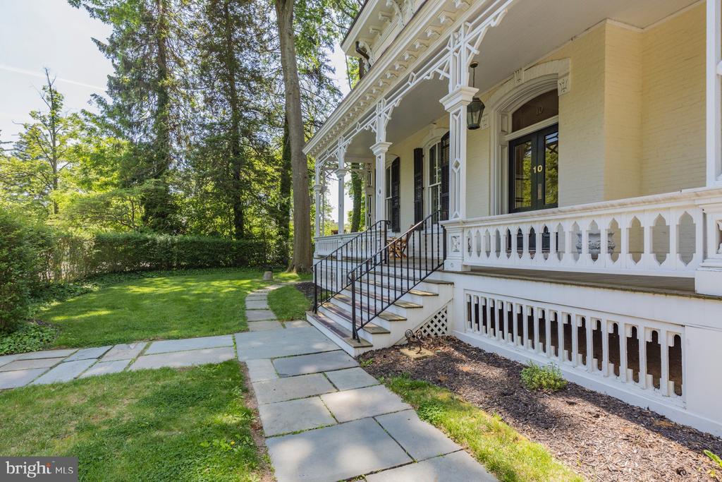 10 BAYARD LN #4