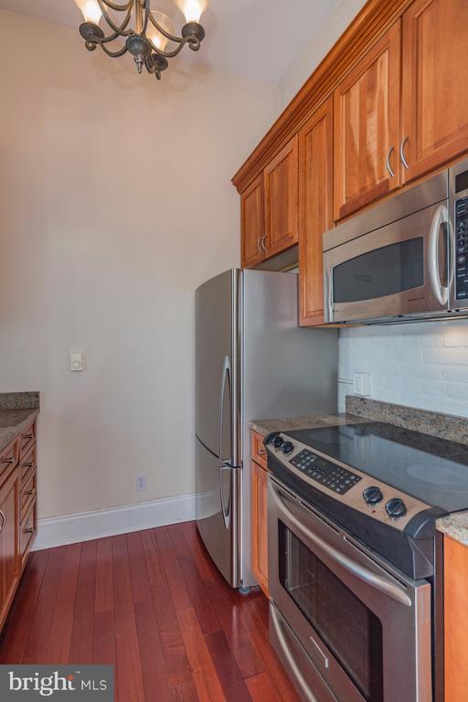 10 BAYARD LN #4