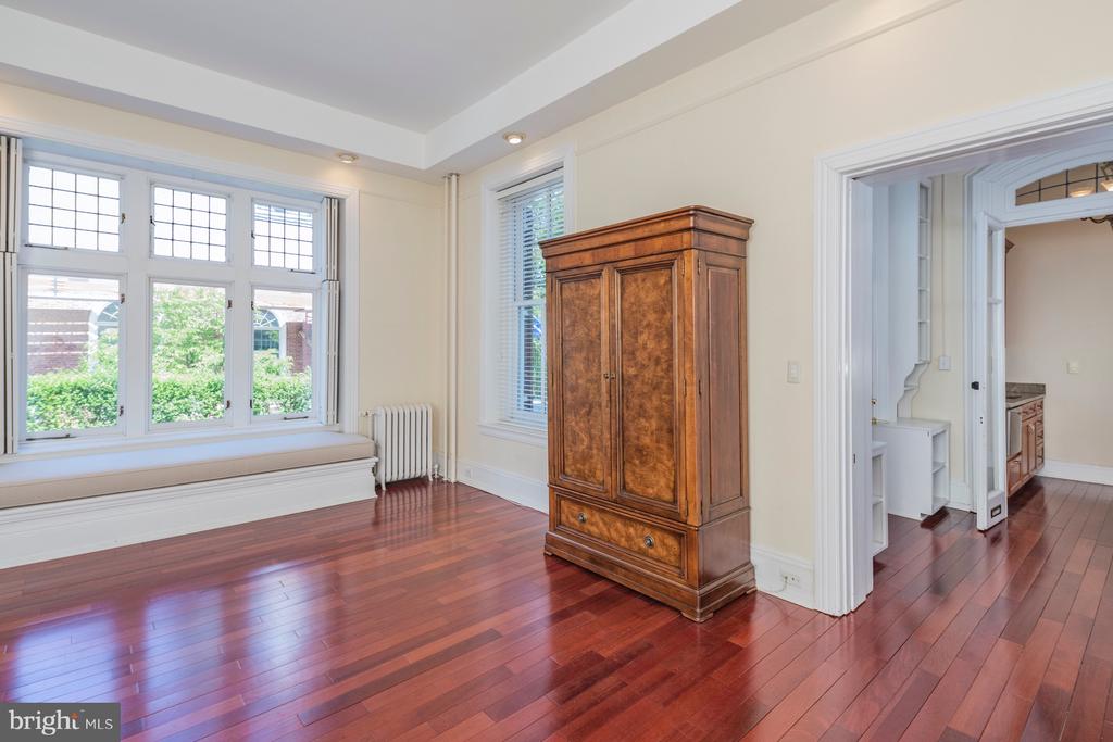 10 BAYARD LN #4