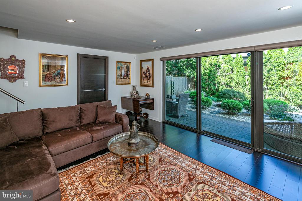 8 Willow St