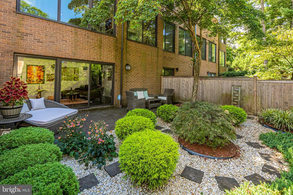 8 Willow St
