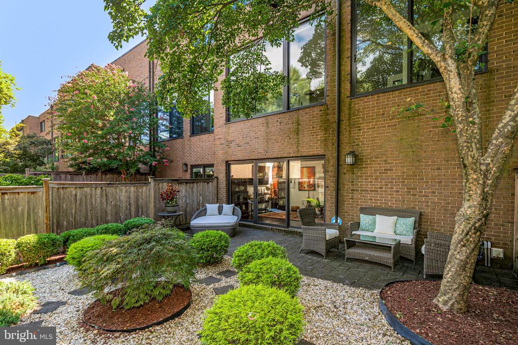 8 Willow St