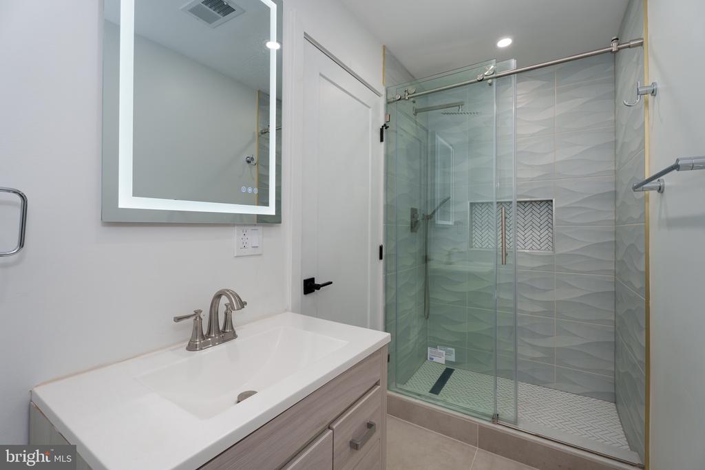 210 Linden Lane
