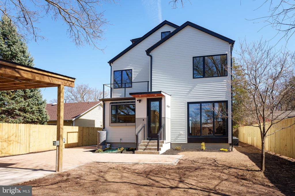 210 Linden Lane