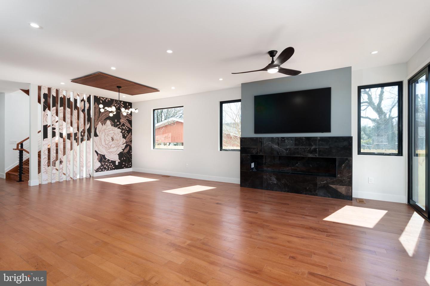 210 Linden Lane