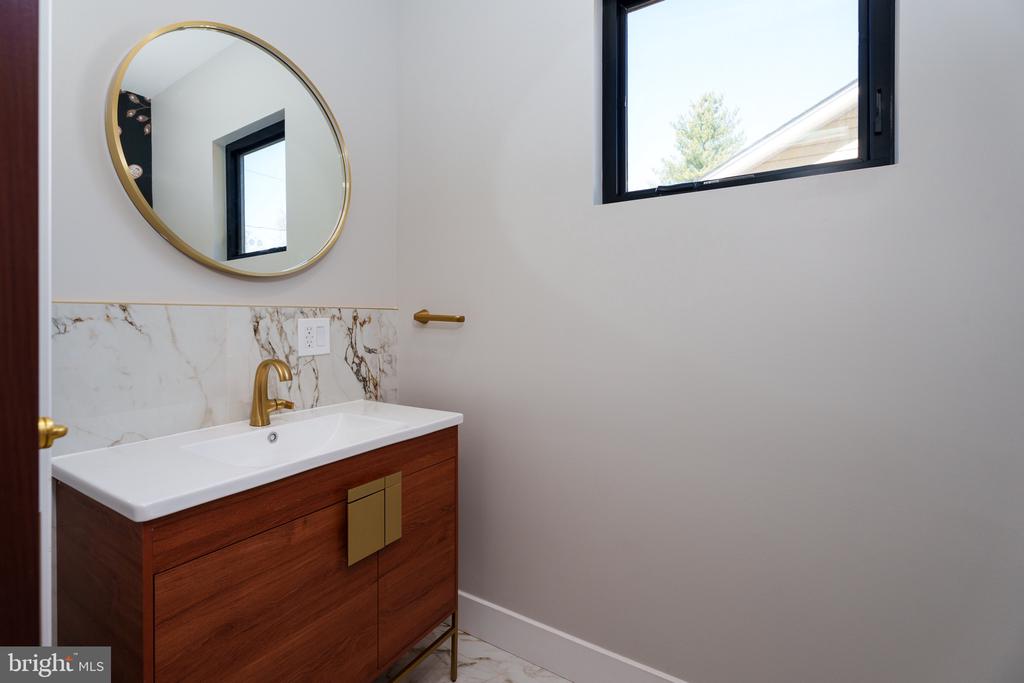 210 Linden Lane