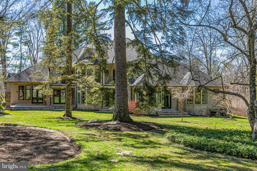 63 Greenhouse Dr