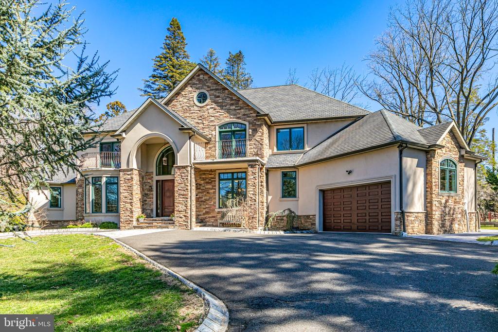 63 Greenhouse Dr