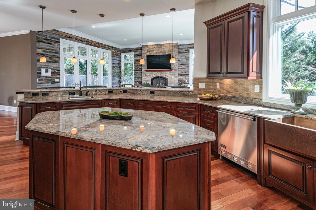 63 Greenhouse Dr