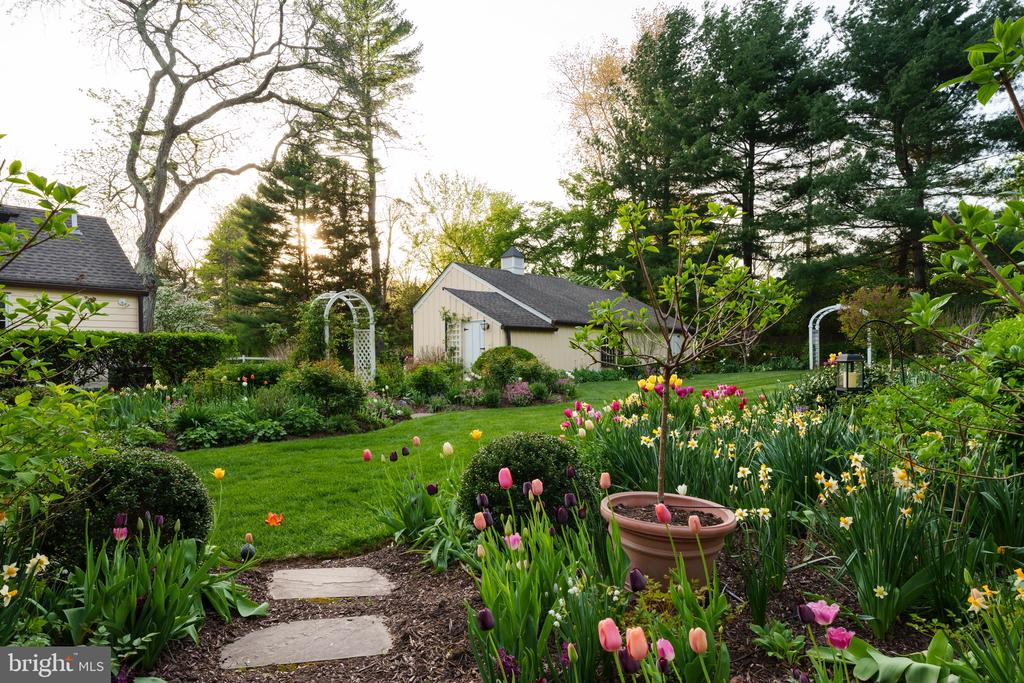 4445 Province Line Rd