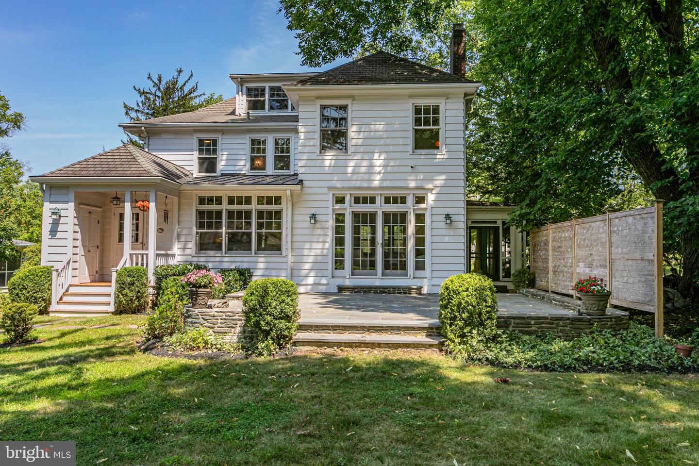 26 Eglantine Ave