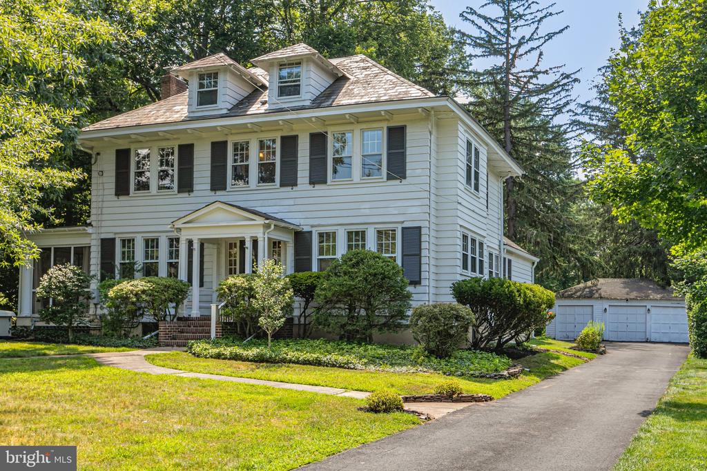 26 Eglantine Ave