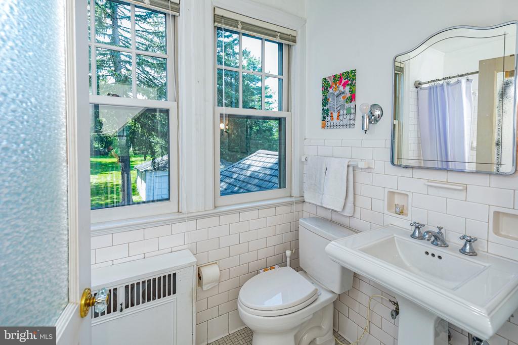 26 Eglantine Ave