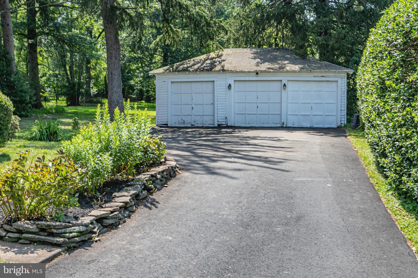 26 Eglantine Ave