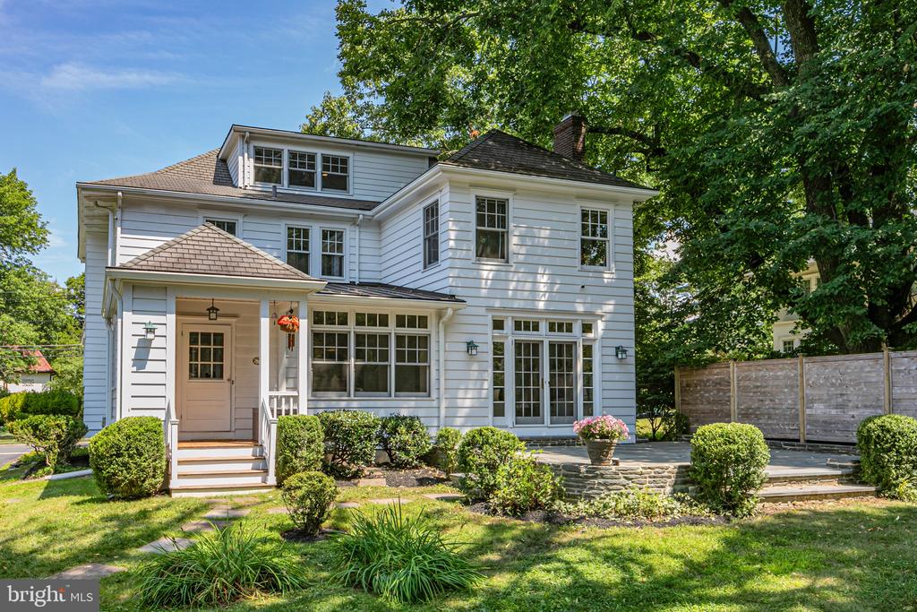 26 Eglantine Ave