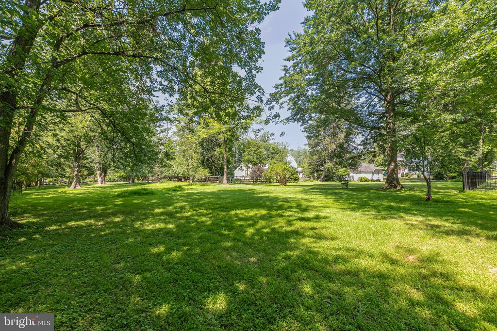 26 Eglantine Ave