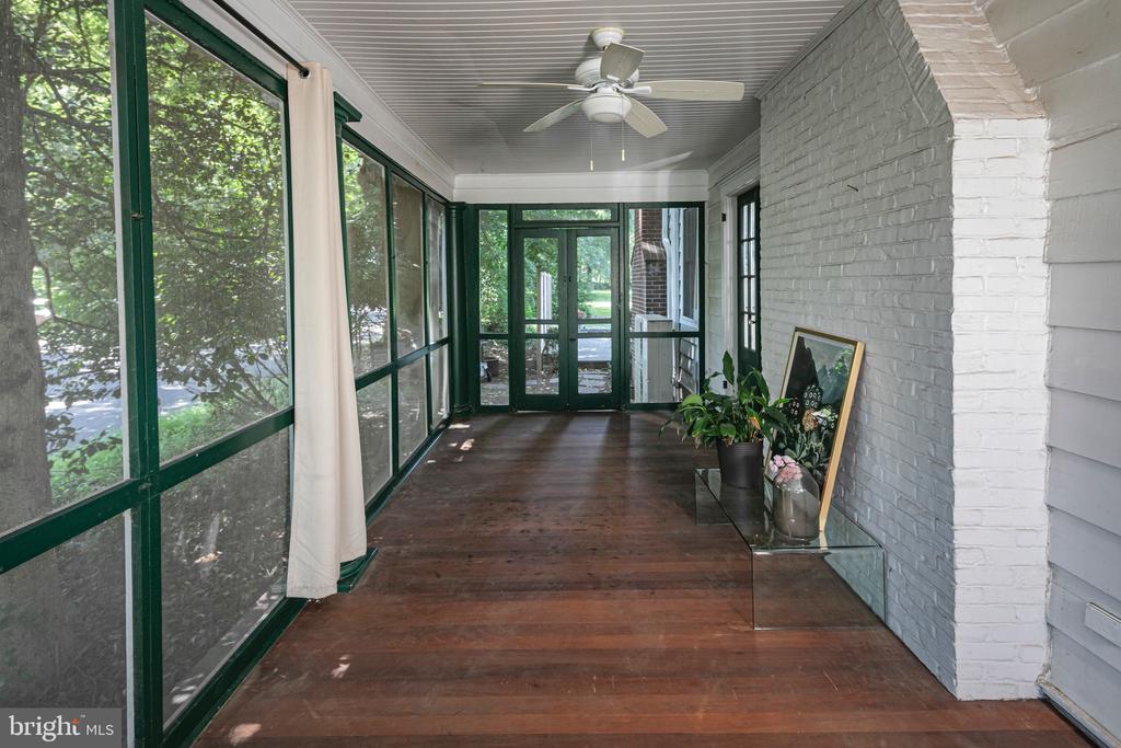 26 Eglantine Ave