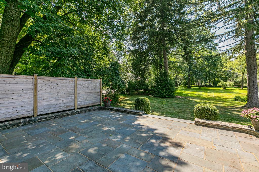 26 Eglantine Ave