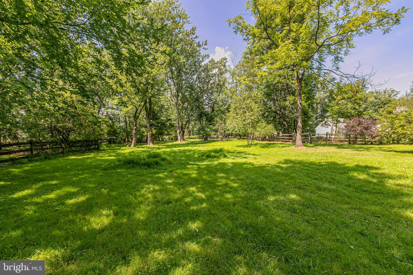 26 Eglantine Ave
