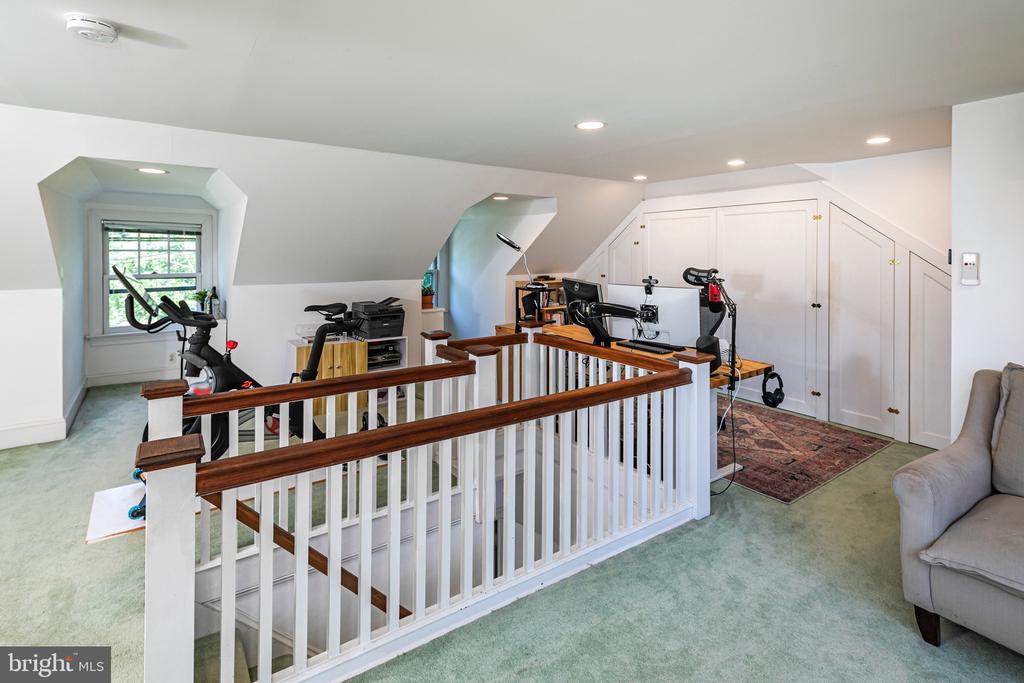 26 Eglantine Ave
